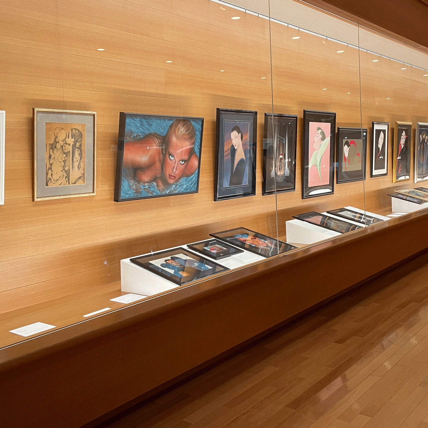 醍醐寺霊宝館秋期特別展「鶴田一郎 ミューズ達の祈り」霊宝館入口右展示室