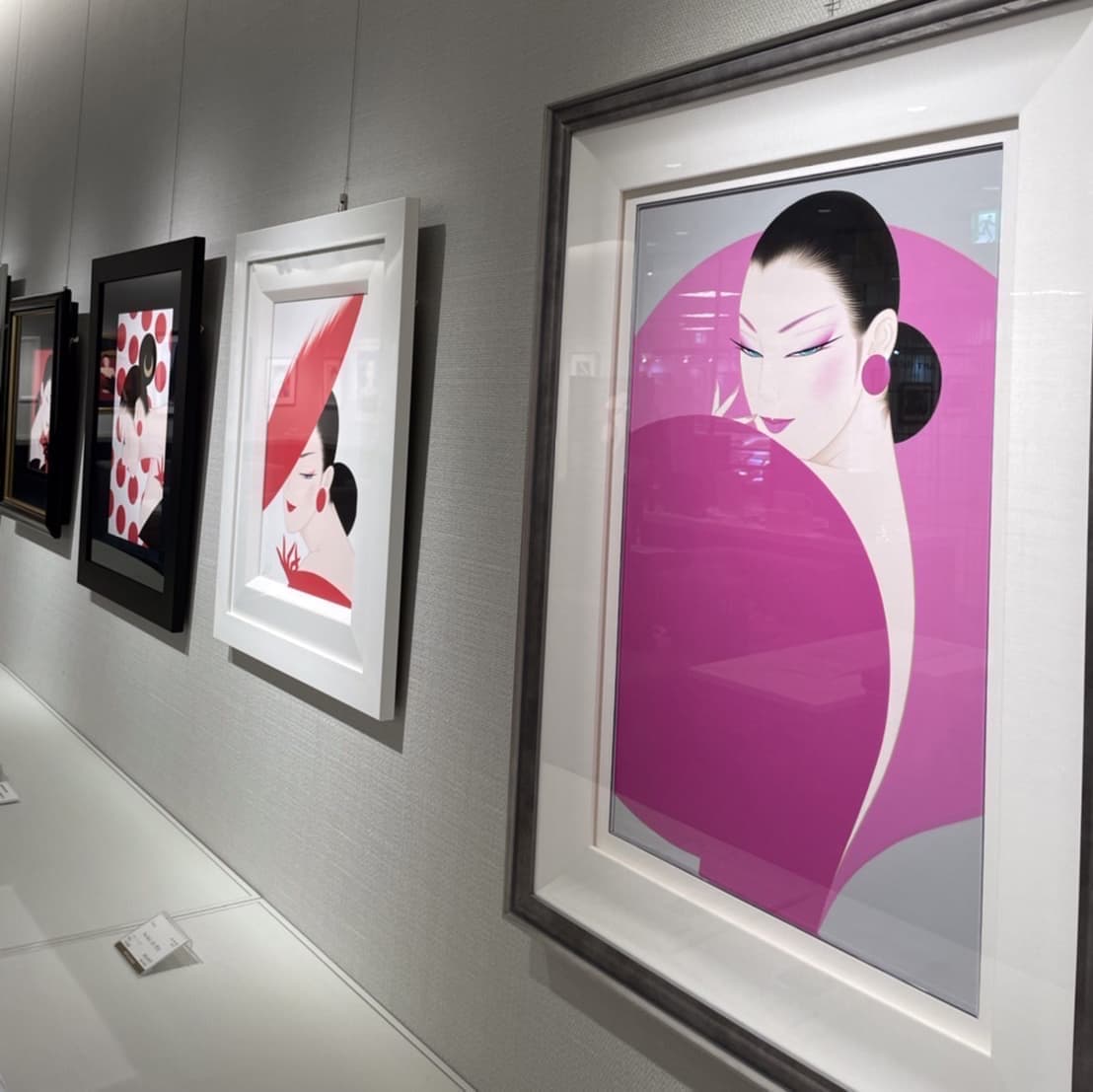 「鶴田一郎美人画展 ミューズとの再会」福岡三越 4階美術画廊：入口正面の壁面展示