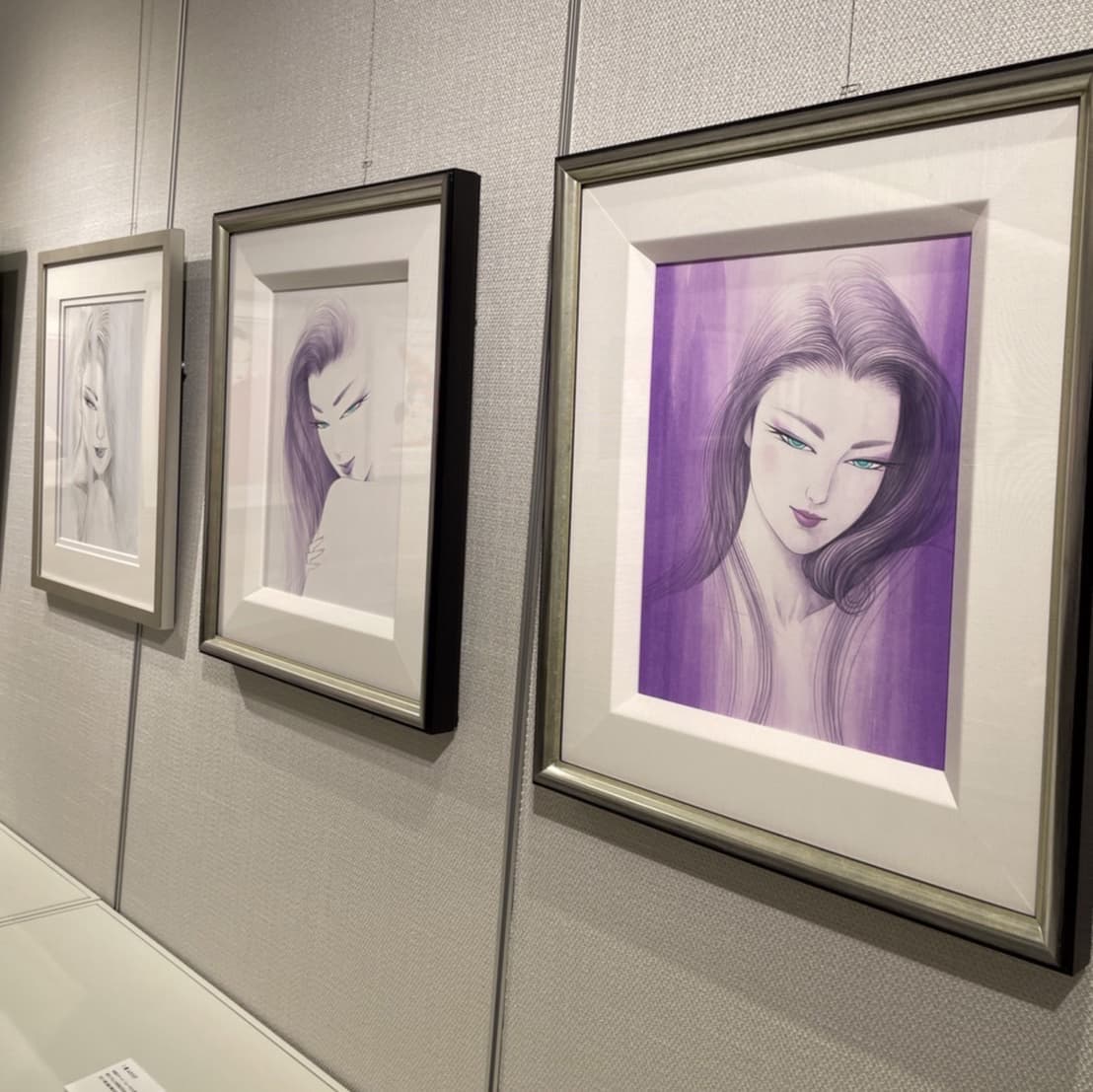 「鶴田一郎美人画展 ミューズとの再会」福岡三越 4階美術画廊：入口右展示室内